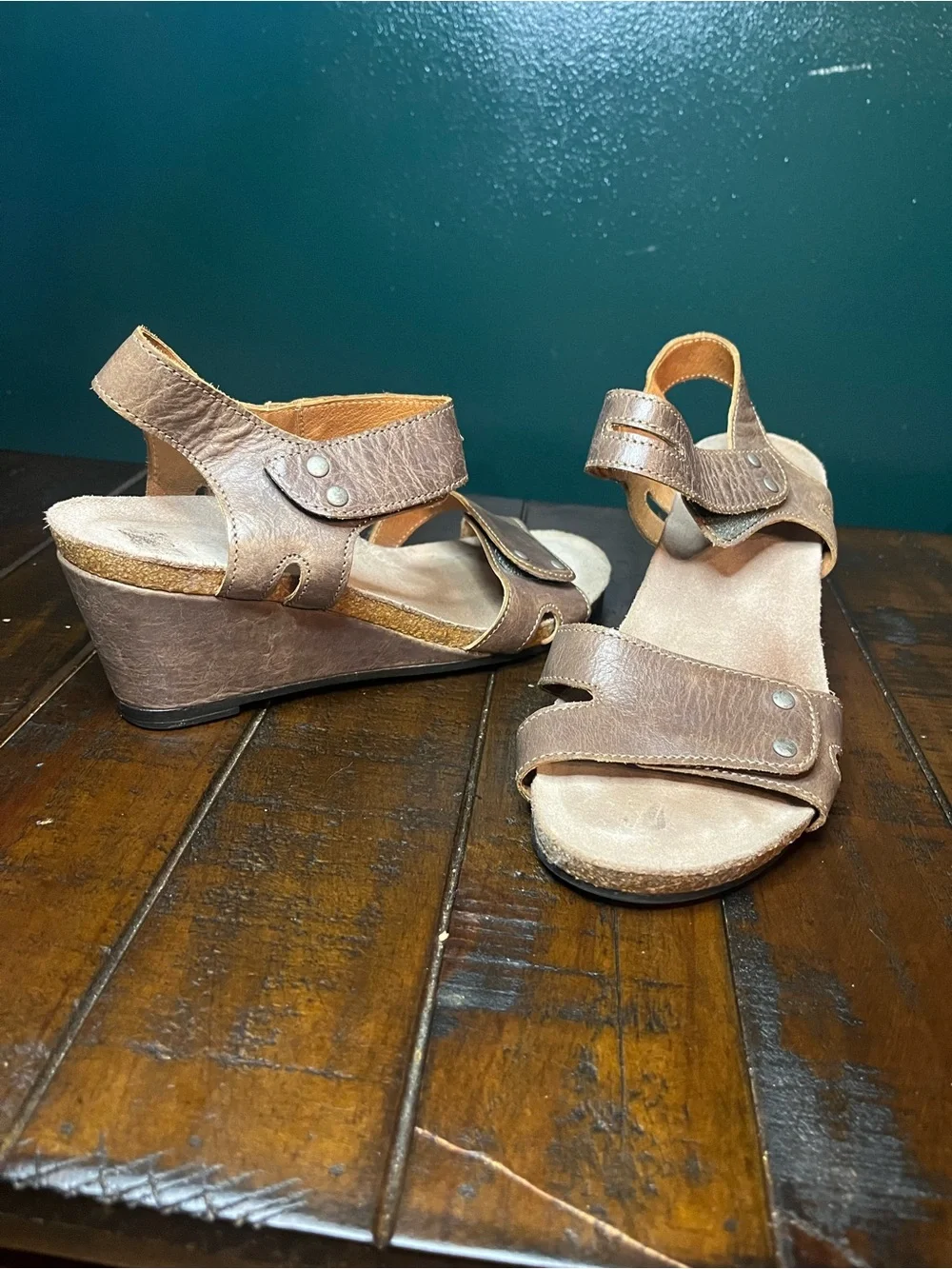 Taos Shoes Womens Size EU 37 US 6 Brown Leather Open Toe Slingback Sandals Wedge